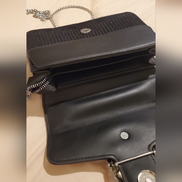 Chain flap crossbody - Picture 4 of 5